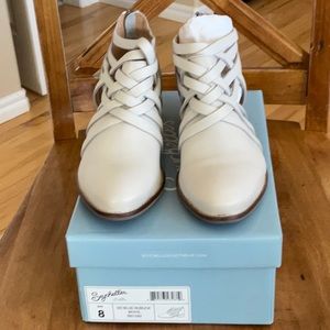 Seychelles So Blue Nubck white ankle boots, brand new, never worn